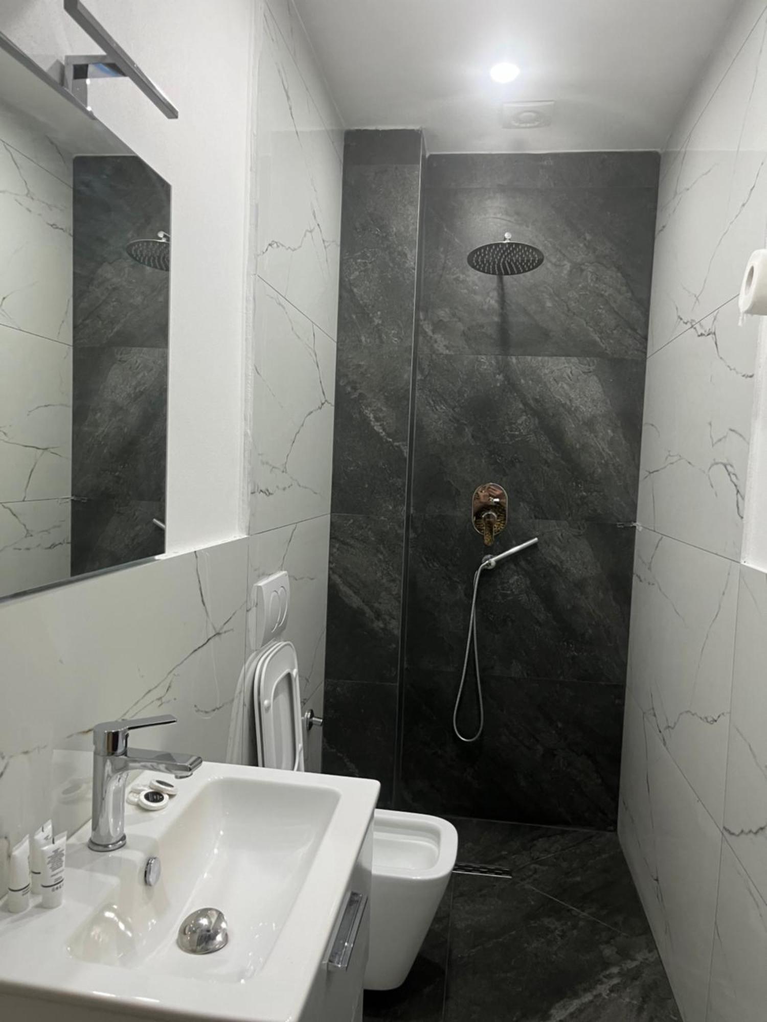 Hotel Luli City Center Durrës Kültér fotó