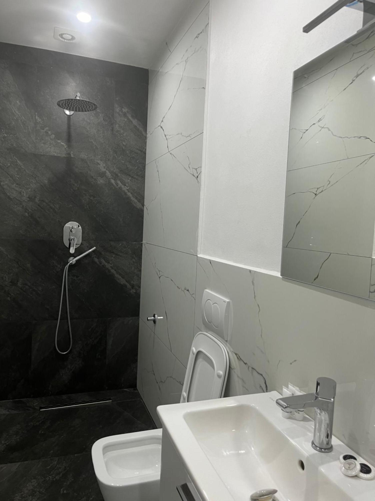 Hotel Luli City Center Durrës Kültér fotó